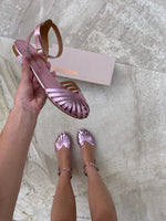 Rosy flat sandal in pink laminate